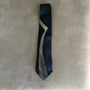 Nina Ricci Monsieur Paris Black and Silver Design Men's Tie 57”